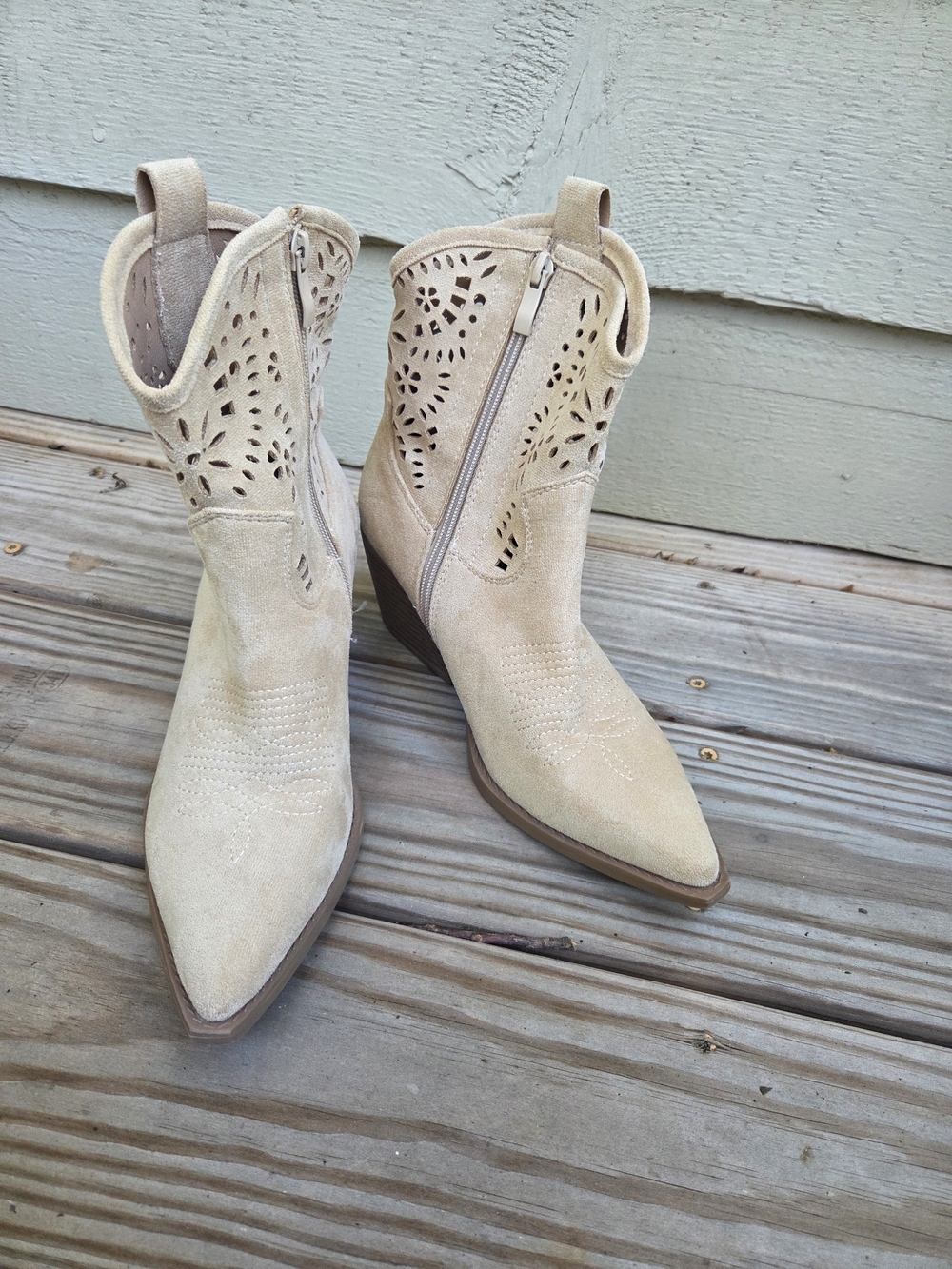 TOP Moda Beige Suede Cutout Western Ankle Booties - Picture 7 of 10